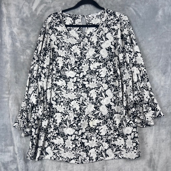 Rose + Olive Black Women Top Plus White Floral Ruffle Bell Sleeve Blouse  1X - Picture 3 of 9